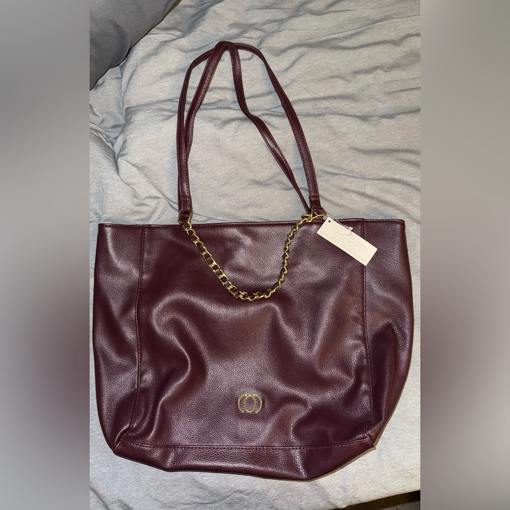 Minicci Women’s Tote Wine with Gold Chain Detail